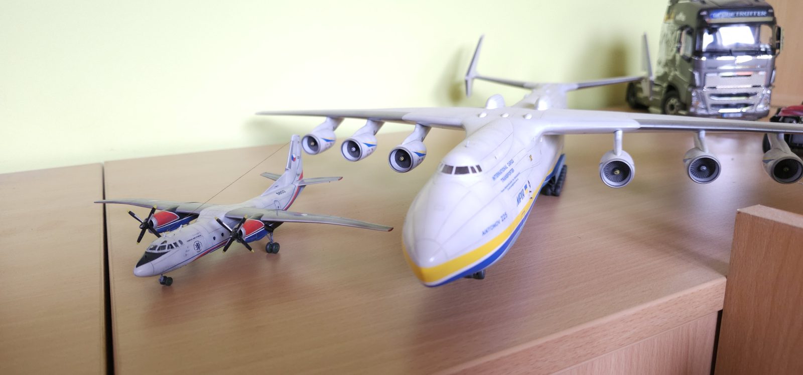 AN-24 s AN-225 Mrija